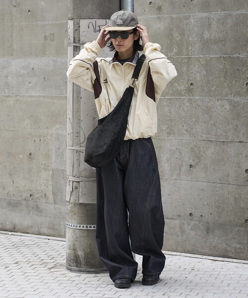 UMBRO(アンブロ)の「UMBRO/アンブロ SP BRUSHED ROUND SHOULDER BAG/別注 ブラッシュド ラウンドショルダーバッグ(ショルダーバッグ・メンズ・ブラウン/ダークブラウン/ブラック・ONE SIZE)」の4枚目の写真