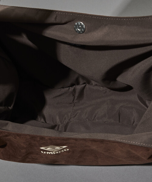 UMBRO(アンブロ)の「UMBRO/アンブロ SP BRUSHED ROUND SHOULDER BAG/別注 ブラッシュド ラウンドショルダーバッグ(ショルダーバッグ・メンズ・ブラウン/ダークブラウン/ブラック・ONE SIZE)」の11枚目の写真