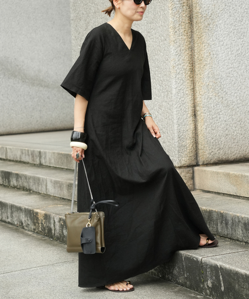 CELERI(セルリ)の「CELERI Vネック マキシワンピース(ワンピース・レディース・ブラック/ホワイト・38/36)」の7枚目の写真