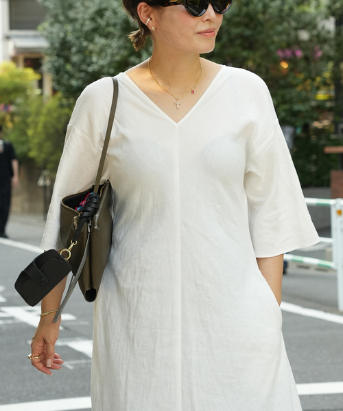 CELERI(セルリ)の「CELERI Vネック マキシワンピース(ワンピース・レディース・ブラック/ホワイト・38/36)」の14枚目の写真