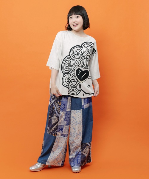 ScoLar(スカラー)の「162741:レース×バンダナ柄×花柄 パッチワーク風デニムパンツ(デニムパンツ・レディース・ブルー/ブラック・M)」の5枚目の写真