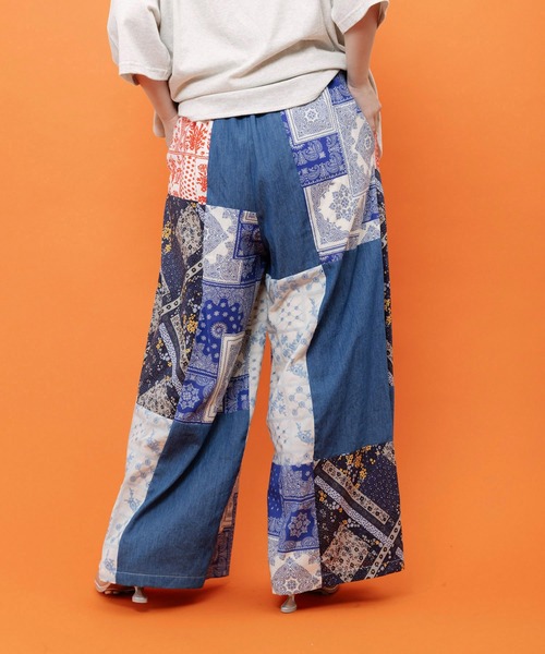 ScoLar(スカラー)の「162741:レース×バンダナ柄×花柄 パッチワーク風デニムパンツ(デニムパンツ・レディース・ブルー/ブラック・M)」の8枚目の写真