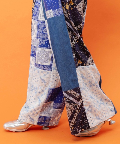 ScoLar(スカラー)の「162741:レース×バンダナ柄×花柄 パッチワーク風デニムパンツ(デニムパンツ・レディース・ブルー/ブラック・M)」の12枚目の写真