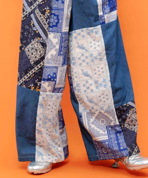 ScoLar(スカラー)の「162741:レース×バンダナ柄×花柄 パッチワーク風デニムパンツ(デニムパンツ・レディース・ブルー/ブラック・M)」の14枚目の写真