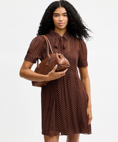 COACH(コーチ)の「エンパイア キャリーオール バッグ 34・ラブド レザー(ショルダーバッグ・レディース・ブラウン系その他・ONE)」の2枚目の写真