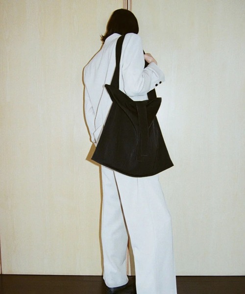 ITTI(イッチ)の「MARY INSIDE OUT TOTE - L / CERATO BRIGHT(トートバッグ・レディース・ブラウン/ブラック・FREE)」の1枚目の写真