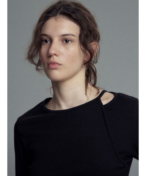 MALOUPE(マロップ)の「5117 肩ポイントスリムTシャツ (ブラック)(Tシャツ/カットソー・レディース・ブラック・FREE)」の5枚目の写真