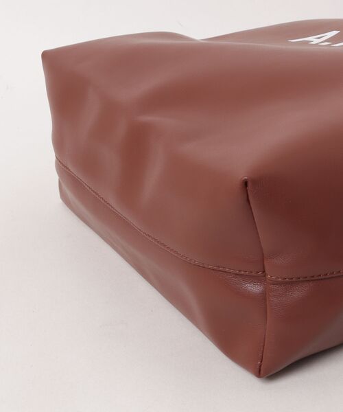 A.P.C.（アーペーセー）の「TOTE NINON SMALL（トートバッグ・レディース・ブラウン系その他・ONESIZE）」の3枚目の写真