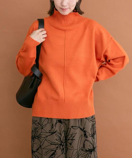 ITEMS URBANRESEARCH（アイテムズ アーバンリサーチ）の「ハイネックワイドニット（ニット/セーター・レディース・ホワイト系その他/オフホワイト/ネイビー/オレンジ・FREE）」の4枚目の写真