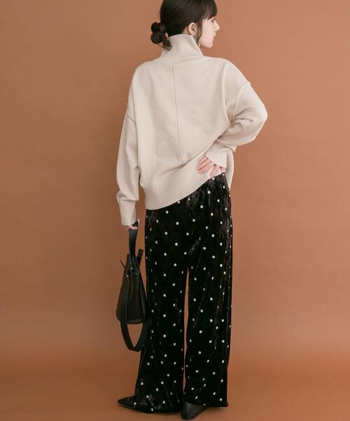 ITEMS URBANRESEARCH（アイテムズ アーバンリサーチ）の「ハイネックワイドニット（ニット/セーター・レディース・ホワイト系その他/オフホワイト/ネイビー/オレンジ・FREE）」の9枚目の写真
