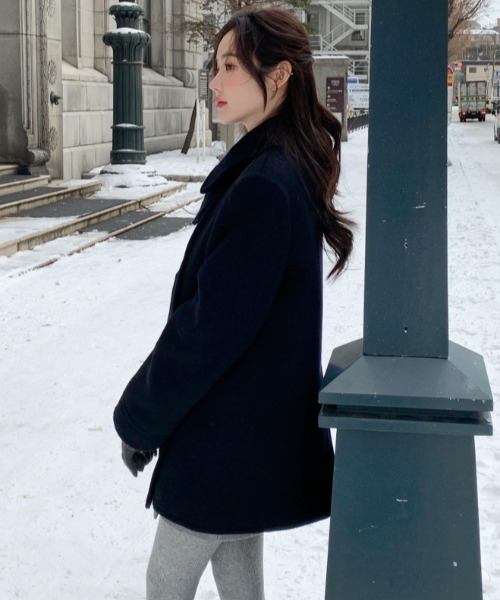 Aelina(エリナ)の「ステンカラーダブルブレストミドル丈コート(ピーコート・レディース・ネイビー・FREE)」の8枚目の写真