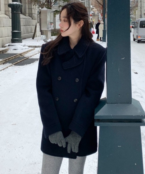 Aelina(エリナ)の「ステンカラーダブルブレストミドル丈コート(ピーコート・レディース・ネイビー・FREE)」の5枚目の写真