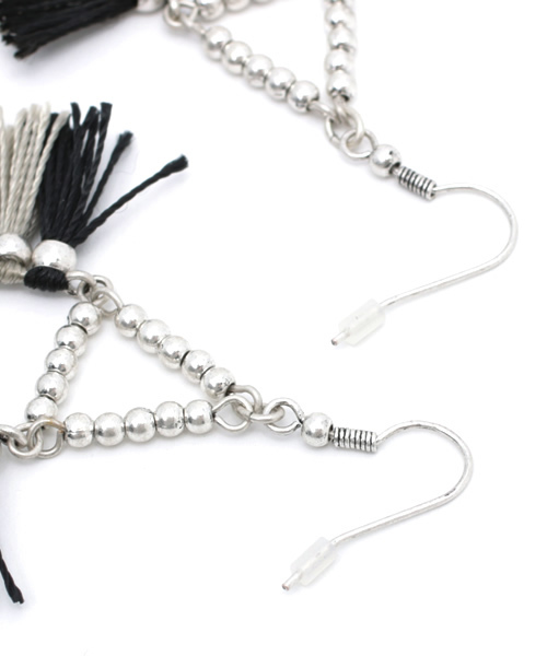 MOUSSY（マウジー）の「COLOR FRINGE EARRING（ピアス（両耳用）・レディース・ブラック系その他/レッド系その他/イエロー系その他・FREE）」の5枚目の写真