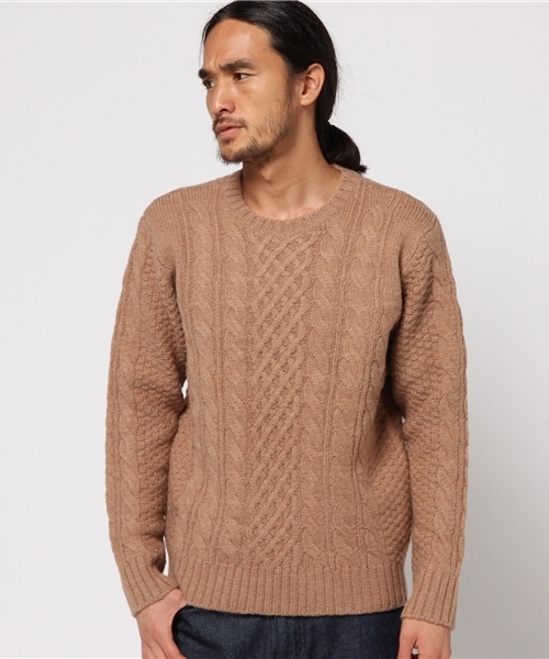 アルパカ混ケーブル編みクルーネックニット