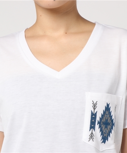 VENCEEXCHANGE(ヴァンスエクスチェンジ)の「オルテガ刺繍ポケットT (Tシャツ/カットソー・レディース・オフホワイト/ブラック/オレンジ・MEDIUM)」の10枚目の写真