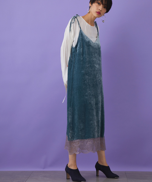 STUDIOUS(ステュディオス)の「シルクレーヨンベルベットキャミワンピース(ワンピース・レディース・ターコイズブルー/ネイビー・1)」の4枚目の写真