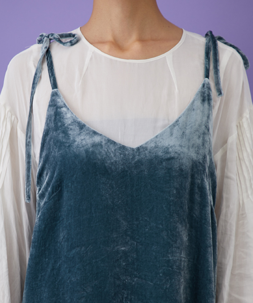 STUDIOUS(ステュディオス)の「シルクレーヨンベルベットキャミワンピース(ワンピース・レディース・ターコイズブルー/ネイビー・1)」の8枚目の写真