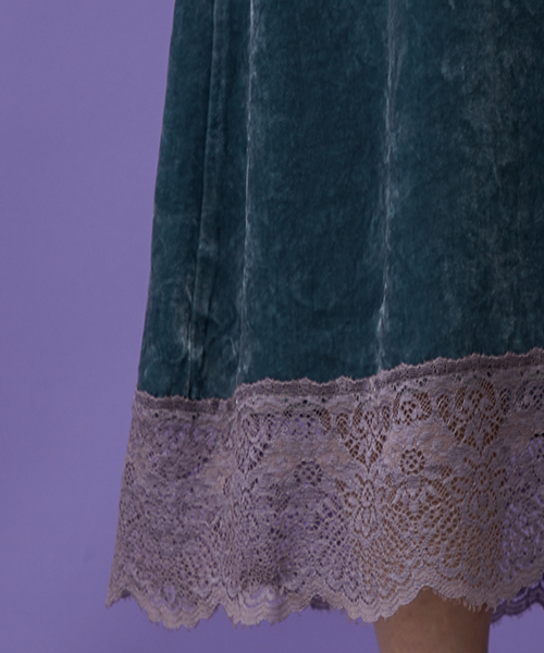 STUDIOUS(ステュディオス)の「シルクレーヨンベルベットキャミワンピース(ワンピース・レディース・ターコイズブルー/ネイビー・1)」の9枚目の写真