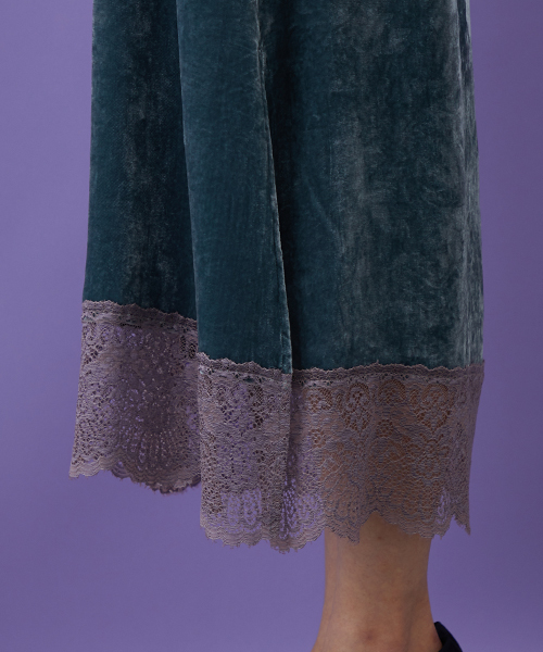 STUDIOUS(ステュディオス)の「シルクレーヨンベルベットキャミワンピース(ワンピース・レディース・ターコイズブルー/ネイビー・1)」の10枚目の写真