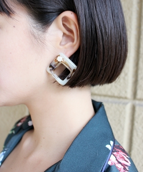 CIBRE（シブレ）の「アクリルモチーフピアス（ピアス（両耳用）・レディース・ベージュ/ブラウン・FREE）」の5枚目の写真