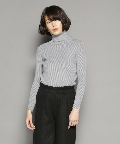 SY3（エスワイスリー）の「＜2018年春夏素材で再入荷！＞★インナーにもトップスにも使えるフィットするサイジング♪タートルネックジャスト丈カラーサマーニット（Tシャツ/カットソー・レディース・ホワイト/ベージュ/ライトブルー/キャメル/ライトグレー/ブラック/アイボリー/ワイン/ライトピンク・FREE）」の4枚目の写真