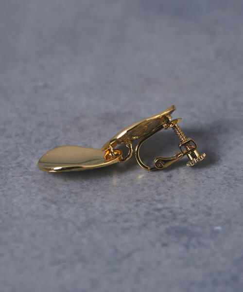 UNITED ARROWS（ユナイテッドアローズ）の「UBCB スプーン イヤリング（イヤリング・レディース・シルバー/ゴールド・FREE）」の9枚目の写真