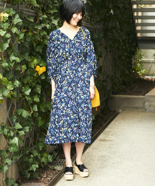 Macphee マカフィー の ポリエステルフラワープリント ギャザースリーブワンピース ワンピース Wear