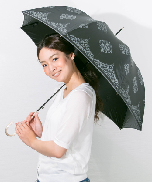 macocca(マコッカ)の「遮光率96%以上遮蔽率99% 軽量晴雨兼用ジャンプ傘 バロック柄(長傘)」|ブラック