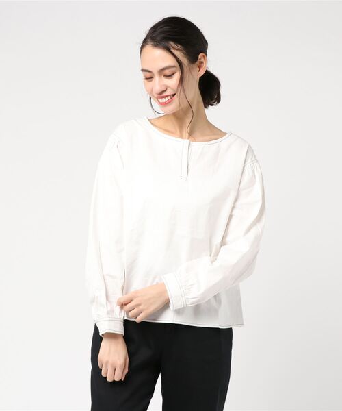 STYLEBLOCK（スタイルブロック）の「綿ツイルバック釦ステッチブラウス（シャツ/ブラウス・レディース・ライトベージュ/ネイビー/ホワイト/オレンジ・M）」の2枚目の写真