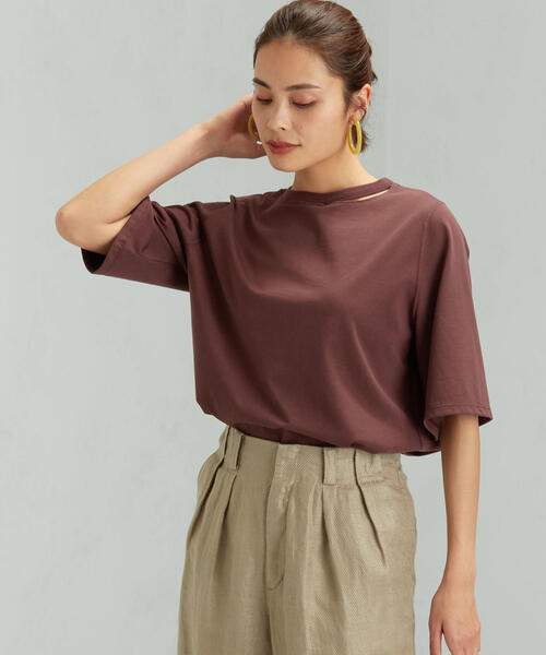 green label relaxing（グリーンレーベルリラクシング）の「＜MGHT＞SC デコルテ スリット ロング Tシャツ（Tシャツ/カットソー・レディース・ワインレッド/ダークグレー/ベージュ/オフホワイト・FREE）」の8枚目の写真