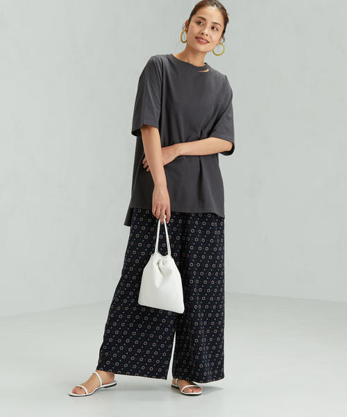 green label relaxing（グリーンレーベルリラクシング）の「＜MGHT＞SC デコルテ スリット ロング Tシャツ（Tシャツ/カットソー・レディース・ベージュ/ダークグレー/ワインレッド/オフホワイト・FREE）」の19枚目の写真