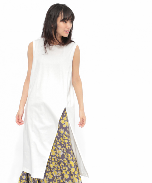 LAKOLE（ラコレ）の「【UVカット】アングルスリットスリーブレスワンピース / LAKOLE（ワンピース・レディース・ブラック/オフホワイト/カーキ/ライトブラウン・SMALL/MEDIUM）」の2枚目の写真