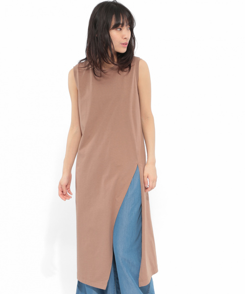 LAKOLE（ラコレ）の「【UVカット】アングルスリットスリーブレスワンピース / LAKOLE（ワンピース・レディース・ブラック/オフホワイト/カーキ/ライトブラウン・SMALL/MEDIUM）」の3枚目の写真