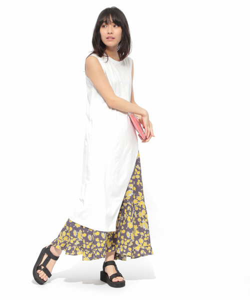 LAKOLE（ラコレ）の「【UVカット】アングルスリットスリーブレスワンピース / LAKOLE（ワンピース・レディース・ブラック/オフホワイト/カーキ/ライトブラウン・SMALL/MEDIUM）」の5枚目の写真