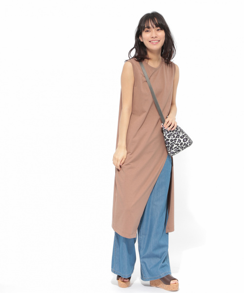 LAKOLE（ラコレ）の「【UVカット】アングルスリットスリーブレスワンピース / LAKOLE（ワンピース・レディース・ブラック/オフホワイト/カーキ/ライトブラウン・SMALL/MEDIUM）」の8枚目の写真