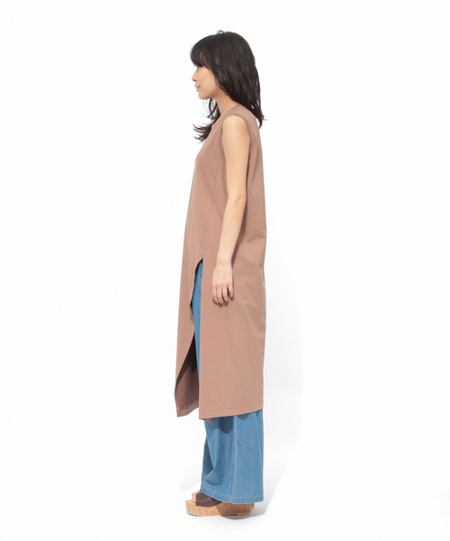 LAKOLE（ラコレ）の「【UVカット】アングルスリットスリーブレスワンピース / LAKOLE（ワンピース・レディース・ブラック/オフホワイト/カーキ/ライトブラウン・SMALL/MEDIUM）」の10枚目の写真