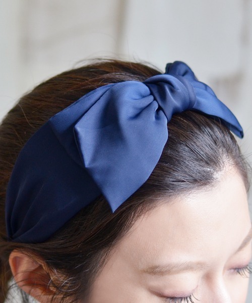 Fun & Daily（ファンアンドデイリー）の「F&D : ワイドリボンカチューシャ（カチューシャ・レディース・ブラック/レッド/ネイビー・FREE）」の5枚目の写真