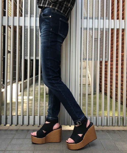 ENVYM(アンビー)の「JUST WAIST SKINNY PT(デニムパンツ・レディース・サックスブルー/ブルー/インディゴブルー/ブラック・SMALL/MEDIUM/X-SMALL)」の11枚目の写真