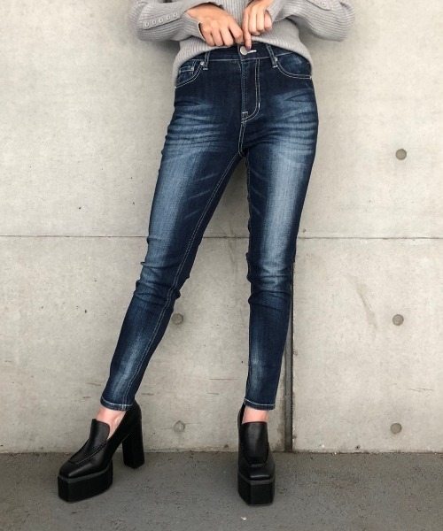 ENVYM(アンビー)の「JUST WAIST SKINNY PT(デニムパンツ・レディース・サックスブルー/ブルー/インディゴブルー/ブラック・SMALL/MEDIUM/X-SMALL)」の16枚目の写真