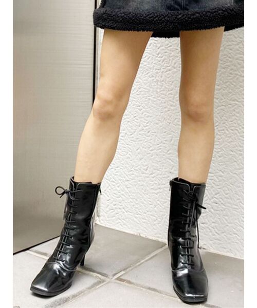 Gyda ジェイダ の エナメルレースアップミドルブーツ ブーツ Wear