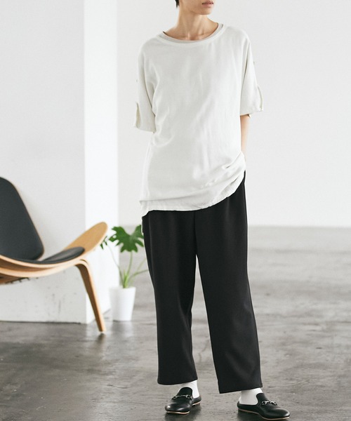 EMMA CLOTHES（エマクローズ）の「梨地ルーズリラックス テパードワイドパンツ EMMA CLOTHES（その他パンツ・メンズ・ブラック/ダークブラウン/グレー系その他/ブラウン系その他/ベージュ系その他/グリーン系その他/グレイッシュベージュ/ダークネイビー/ライラック・M/L/S）」の2枚目の写真