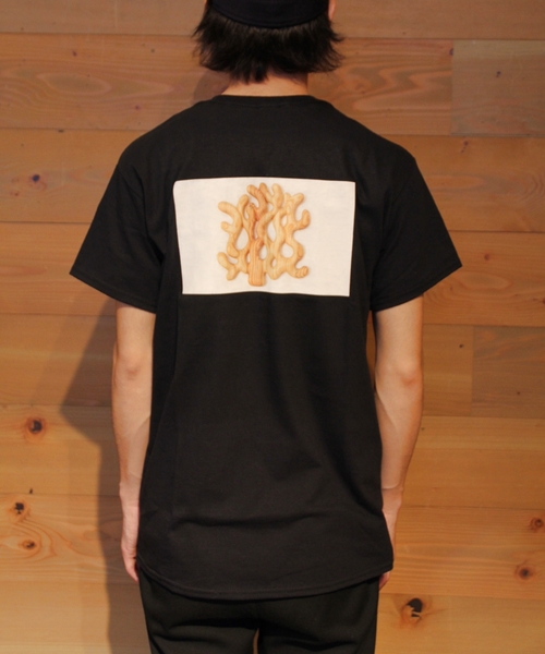 ACME FURNITURE（アクメファニチャー）の「ユニセックス 【Hikaru Narita】NH CORAL TEE（Tシャツ/カットソー・レディース・ブラック・SMALL/MEDIUM/LARGE）」の4枚目の写真