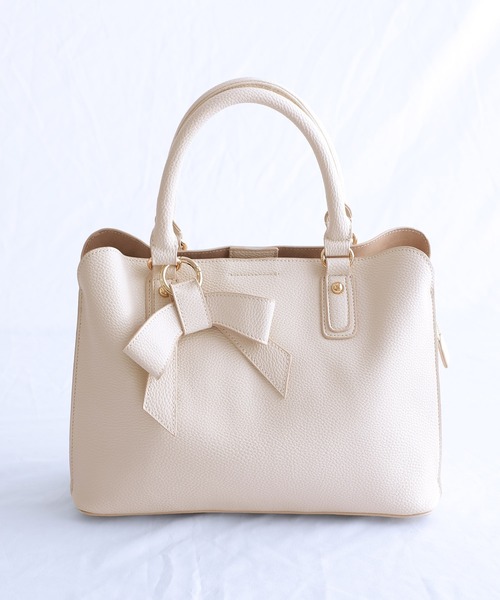 ElegChic(エレグシック)の「リボンチャーム2WAYバッグ 結婚式 同窓会 オケージョン お呼ばれ パーティーバッグ(ハンドバッグ・レディース・ブラック/ネイビー/グレイッシュベージュ/グレー/オフホワイト・FREE)」の19枚目の写真