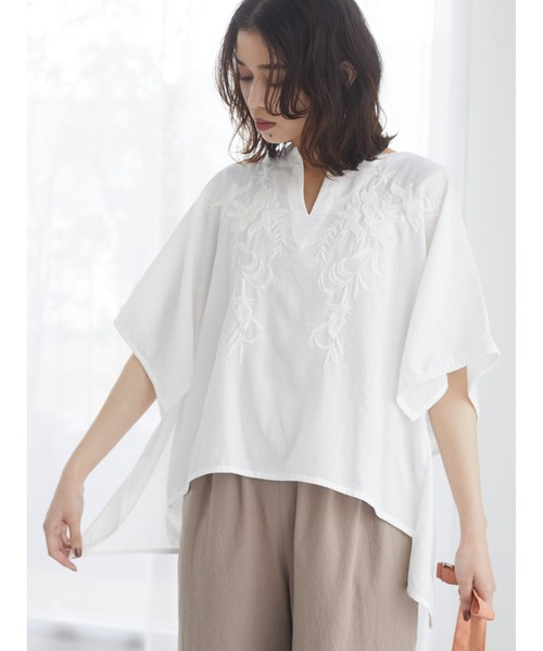 Green　Parks（グリーンパークス）の「・furry rate 刺繍スクエアブラウス＊（シャツ/ブラウス・レディース・オフホワイト/カーキ/ブラック/イエロー・FREE）」の2枚目の写真