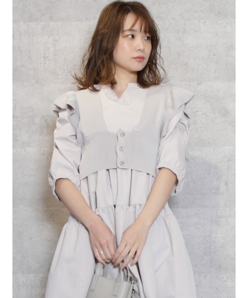 dazzlin（ダズリン）の「フリルコルセットベスト（ベスト・レディース・アイボリー/モカ/グレー・FREE）」の2枚目の写真