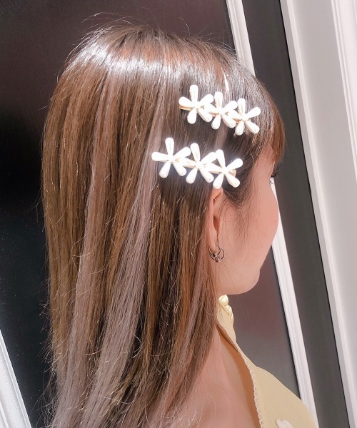lilLilly（リルリリー）の「フラワーパールヘアピン（ヘアピン・レディース・ゴールド・FREE）」の3枚目の写真