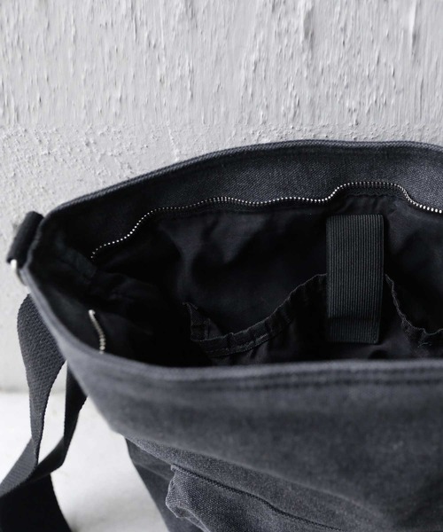 antiqua(アンティカ)の「2wayミリタリー変形リュック(バックパック/リュック・レディース・ブラック/カーキ・FREE)」の20枚目の写真