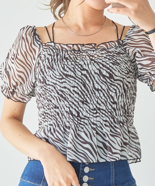 WEGO（ウィゴー）の「WEGO/2WAYシャーリングブラウス（シャツ/ブラウス・レディース・ホワイト/その他2/ブラック/アニマル/マルチ/その他1/その他3/グリーン系その他/その他5/その他4/ブルー系その他2/ベージュ系その他2・FREE）」の8枚目の写真