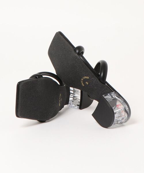 KOBE LETTUCE(コウベレタス)の「クリアヒールストリングサンダル(サンダル・レディース・ゴールド/アイボリー/グレイッシュベージュ/ブラック・L/M/LL/S)」の5枚目の写真