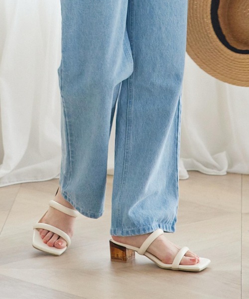 KOBE LETTUCE(コウベレタス)の「クリアヒールストリングサンダル(サンダル・レディース・ゴールド/アイボリー/グレイッシュベージュ/ブラック・L/M/LL/S)」の2枚目の写真